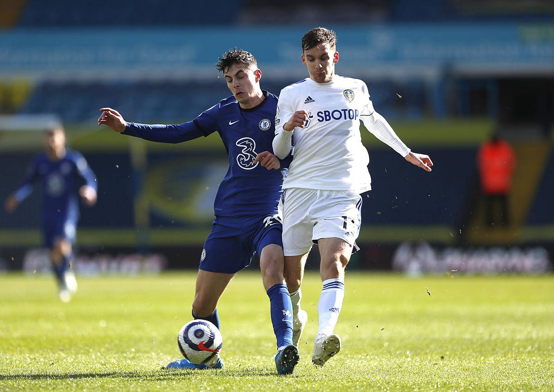 今夜比利亚雷亚尔备战英超；强势反弹细节曝光；气氛紧张；训练强度明显提升(赛罗为什么打不过贝利亚了)