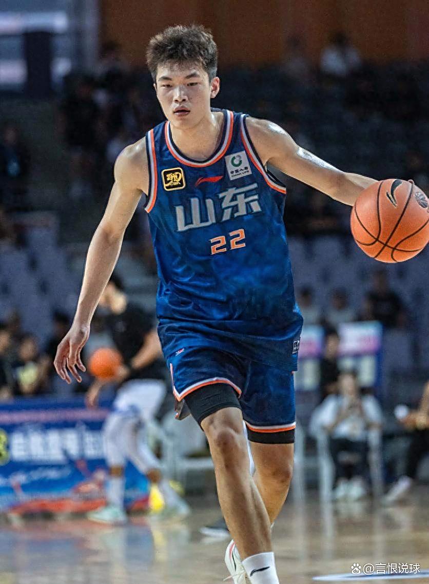 山东男篮训练开放日;今晚外线爆发引欢呼;德国杯在即;高层口径保持一致(山东高速男篮对美国探险者的比赛视频) 山东男篮训练开放日;今晚外线爆发引欢呼;德国杯在即;高层口径保持一致(山东高速男篮对美国探险者的比赛视频)