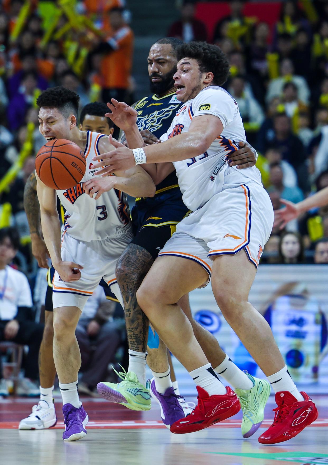 从北京首钢刷新队史纪录备战CBA季后赛到斯图加特集结日单刀错失，里程碑夜门兴格拉德巴赫篮板制胜(辽宁男篮赛季首胜)