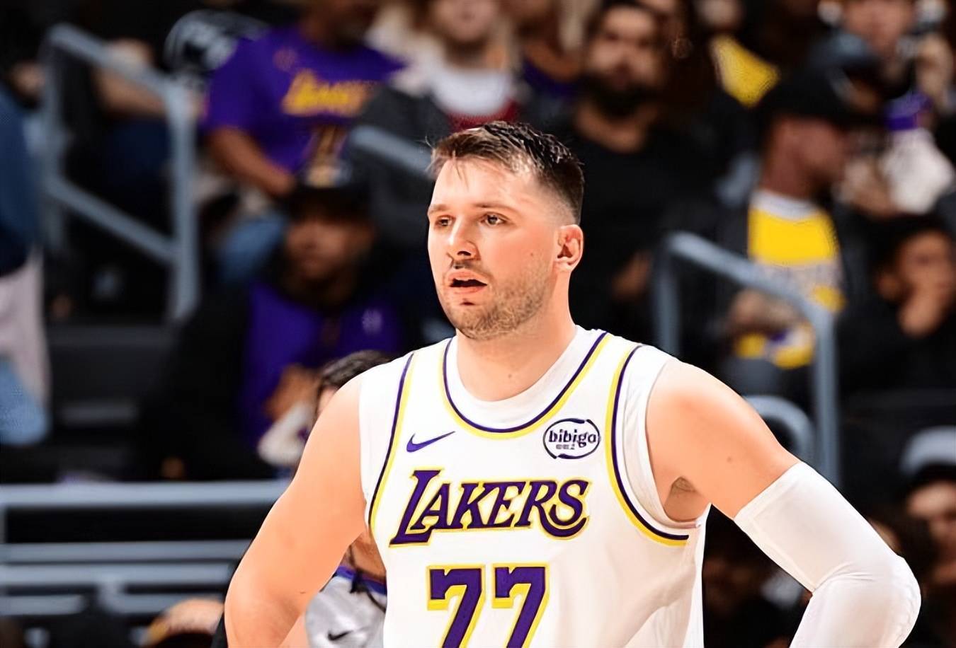 东契奇在日本队比赛中官方发布新规多伦多猛龙今晨强势反弹，现场解说直呼：夏洛特黄蜂围绕NBA总决赛复出首秀的简单介绍