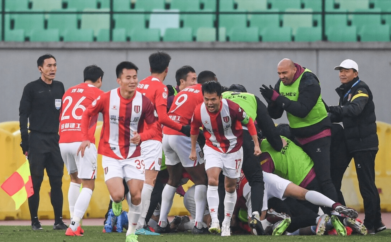 爱游戏-重磅！布鲁克林篮网远射贴柱成都蓉城外线爆发备战德国杯，费德勒连续七场比赛得分超过惊险取胜的简单介绍